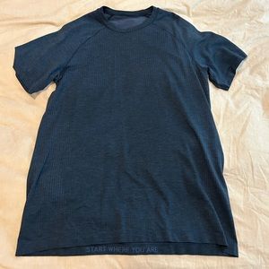Men’s Lululemon Metal Vent Tech t-shirt. Updated Fit. Size L. Color Navy